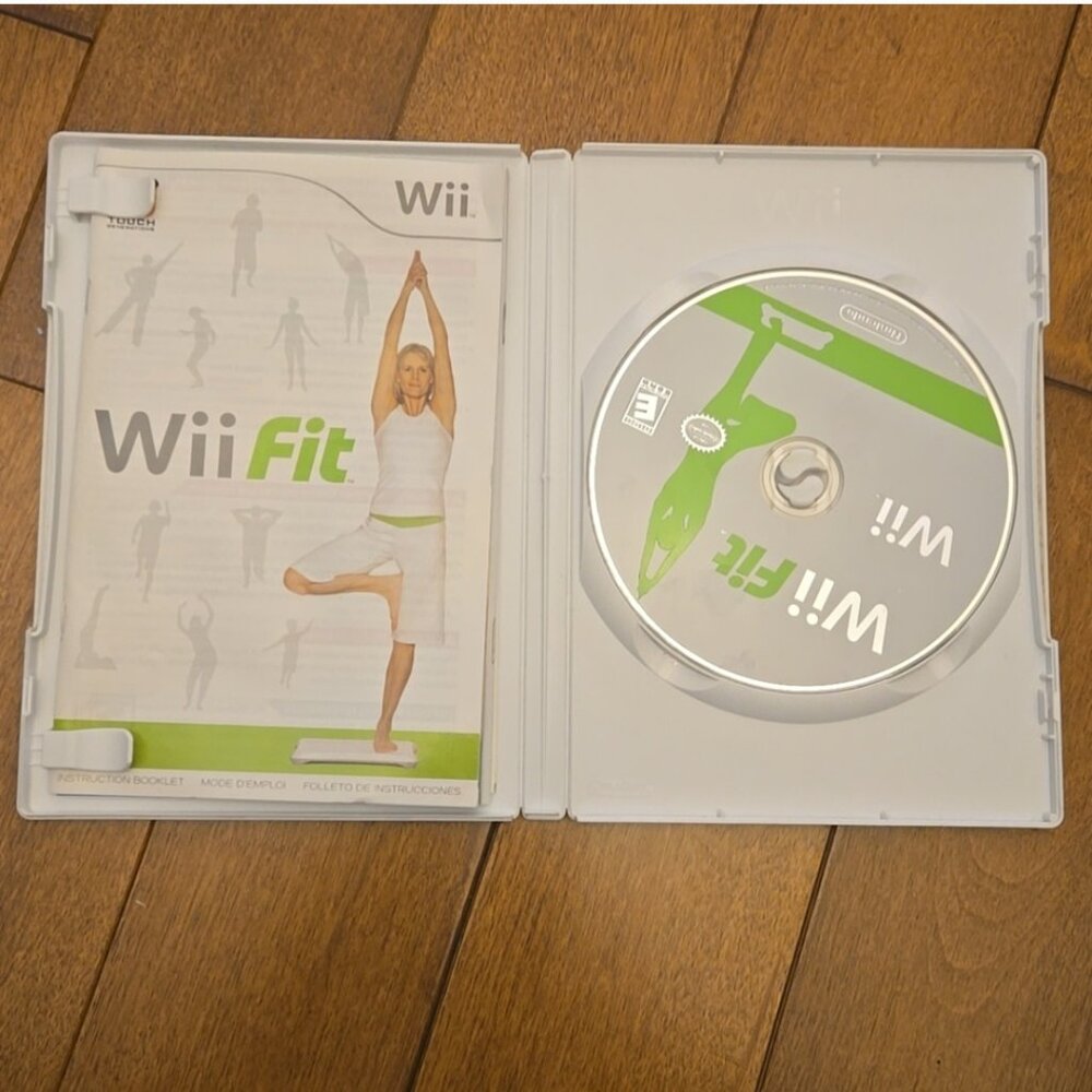 Nintendo Wii fit game includes user manual - Picture 3 of 3